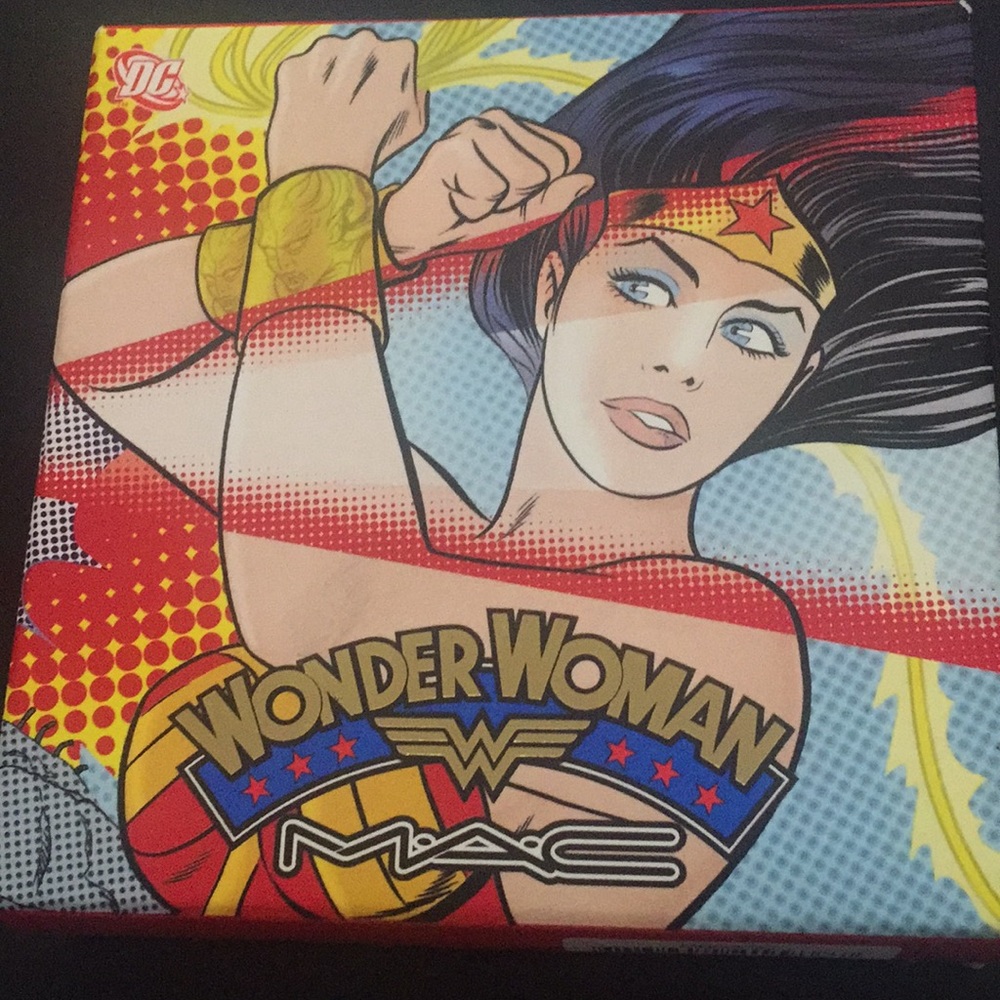 Mac Cosmetics Wonder Woman MSF - Picture 6 of 8